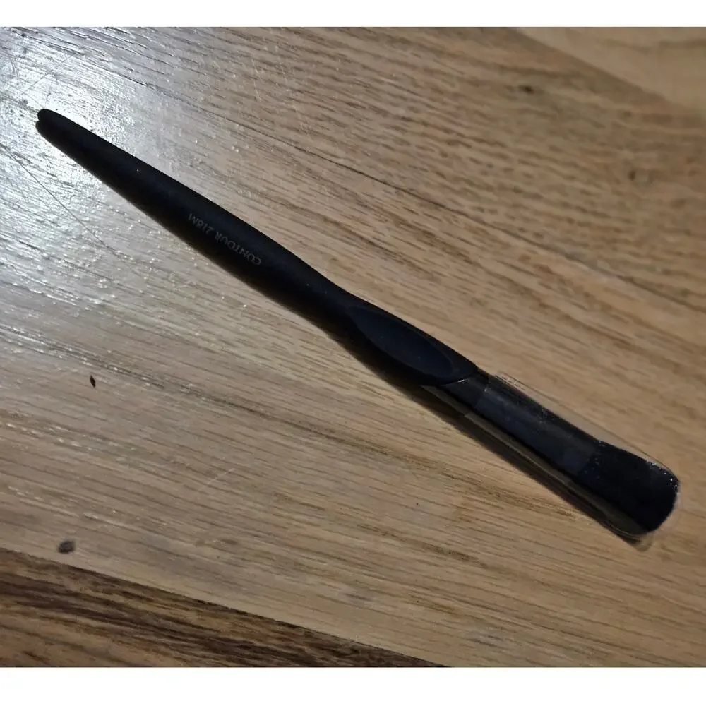 F.A.R.A.H. Countour Brush 218M ~ NEW